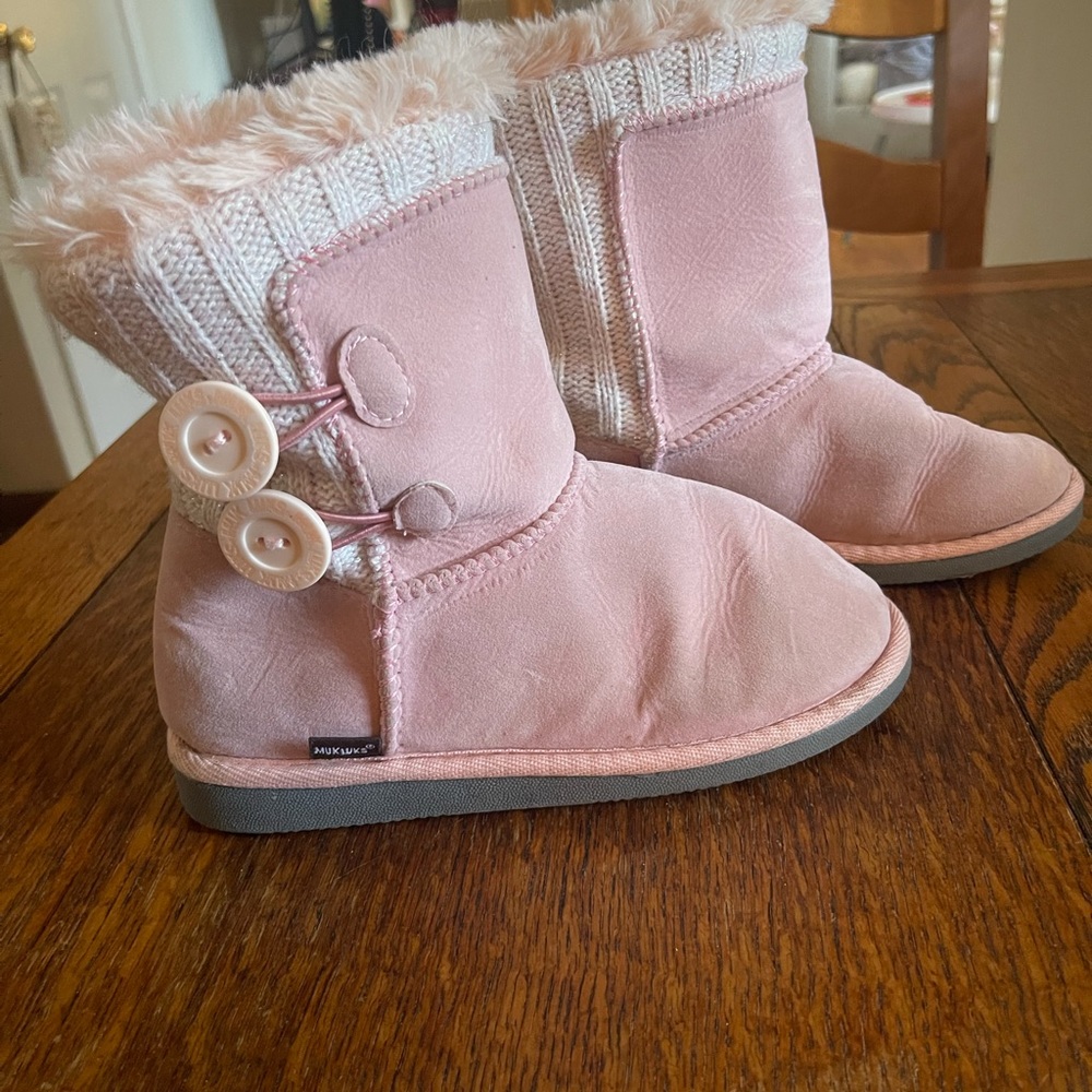 Girls Mukluk pink winter boots